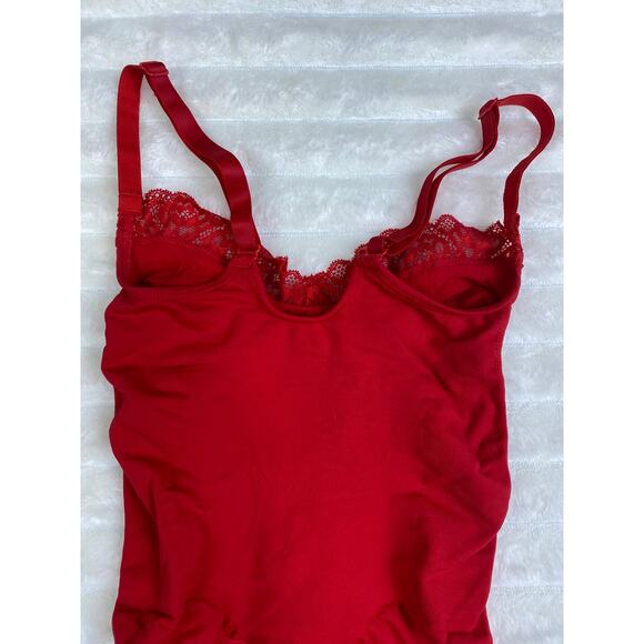 SKIMS Stretch Lace Teddy Bodysuit Lingerie Red Size M - Picture 6 of 7